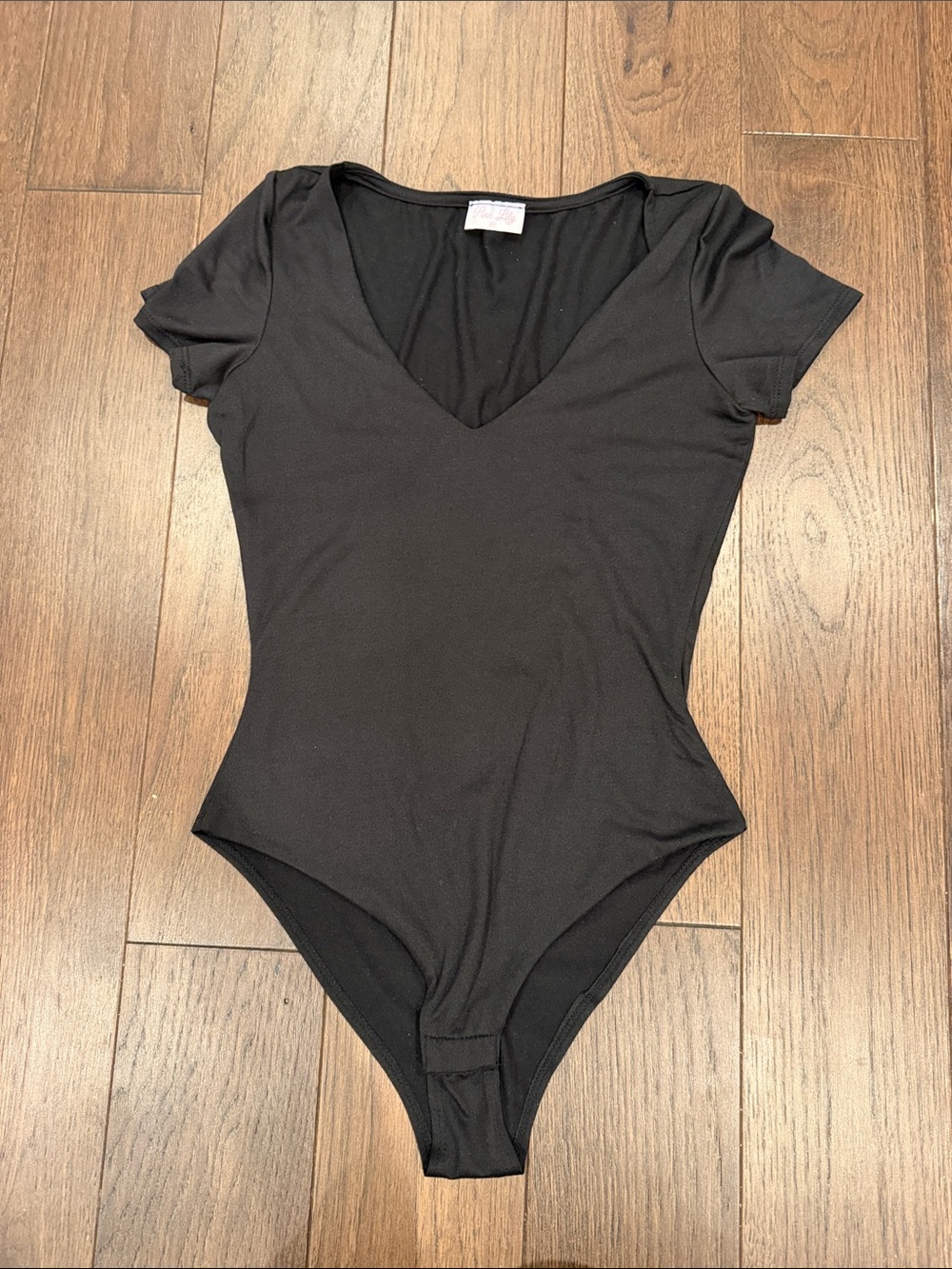 Pink Lily Black V-Neck Short Sleeve Bodysuit Size XS - C72-121